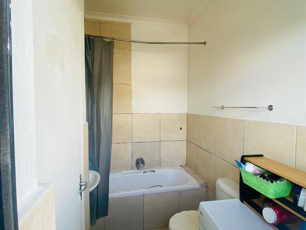 1 Bedroom Property for Sale in Kensington Western Cape